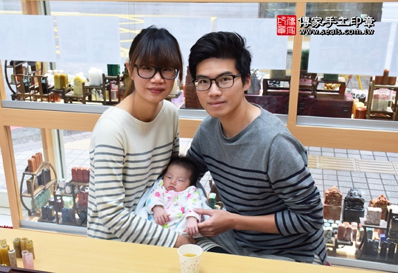 剃胎毛、滿月剃頭、嬰兒剃頭、嬰兒理髮、嬰兒剃髮、嬰兒剃胎毛、嬰兒滿月剃頭、寶寶剃頭、剃胎毛儀式、剃胎毛吉祥話、滿月剃頭儀式、滿月剃頭吉祥話、寶寶剃胎毛、寶寶滿月剃頭理髮、 新竹香山區剃胎毛、新竹香山區滿月剃頭、新竹香山區嬰兒剃頭剃胎毛、新竹香山區嬰兒理髮、新竹香山區嬰兒剃髮、曾寶寶(新竹香山區嬰兒寶寶滿月剃頭理髮、免費嬰兒剃胎毛儀式吉祥話)。中國風會場，爸媽寶貝免費穿「日中韓」古裝禮服。專業拍照、DVD光碟、證書。★購買「臍帶章、肚臍章、胎毛筆刷印章」贈送：剃頭、收涎、抓周，三選一。2015.12.21 照片2